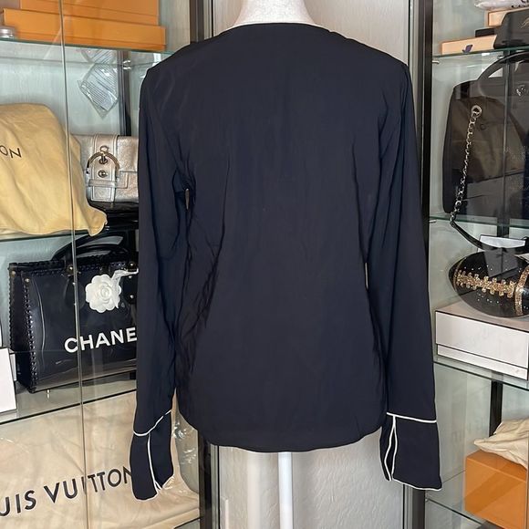 H&M | Long Sleeve V Neck Blouse in Black - Picture 3 of 4